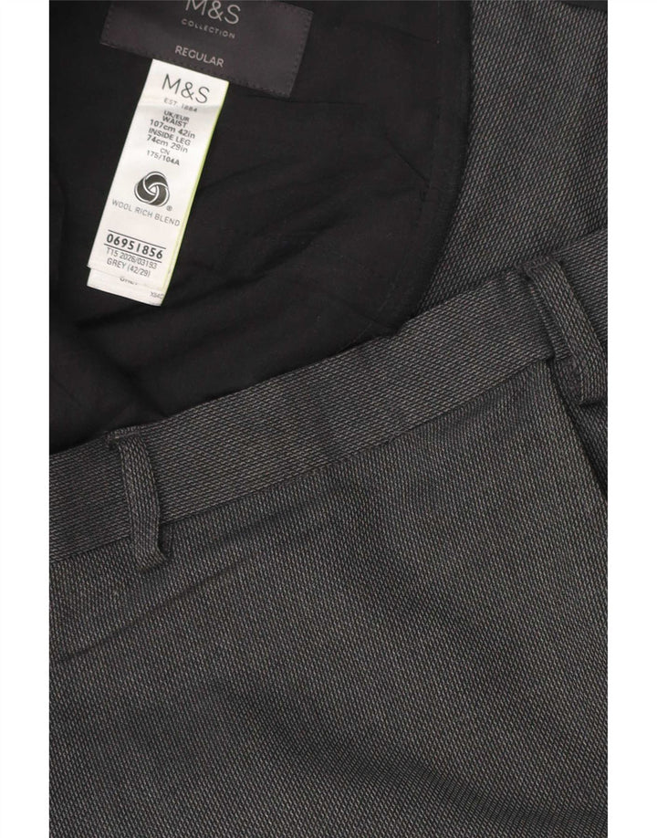 Męskie spodnie codzienne Marks & Spencer o regularnym kroju W42 L29 Szary poliester