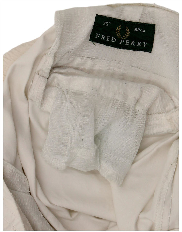 Spodenki męskie FRED PERRY Chino W36, duże, białe