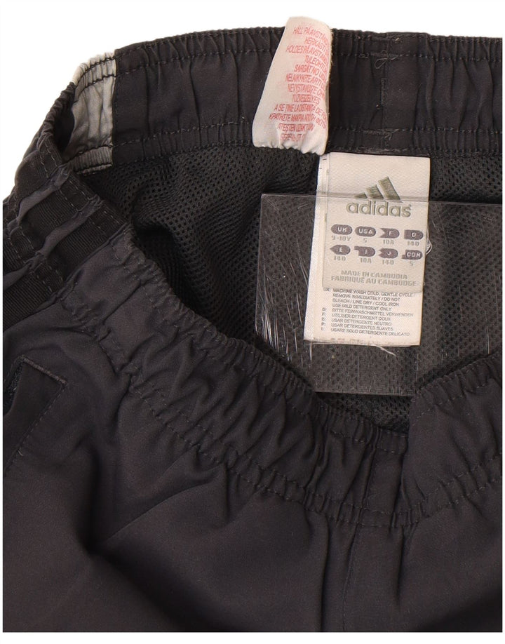 Chłopięce spodenki sportowe Adidas Bermudy 9-10 lat Szary poliester z blokami kolorów