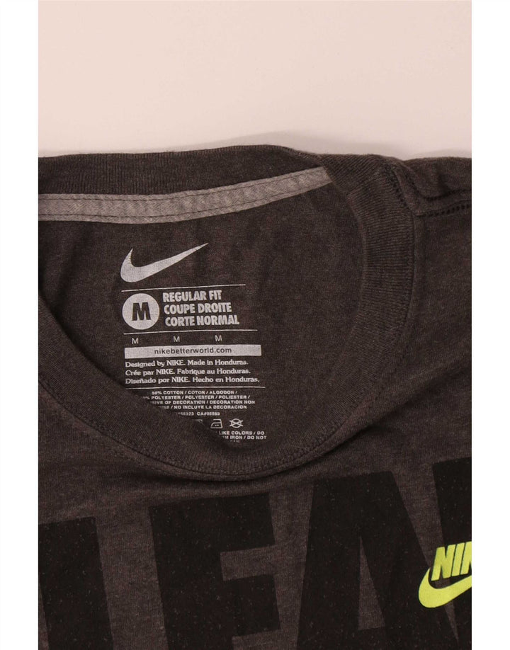 Męski T-shirt z grafiką Nike o regularnym kroju, średnioszary, nakrapiany poliester