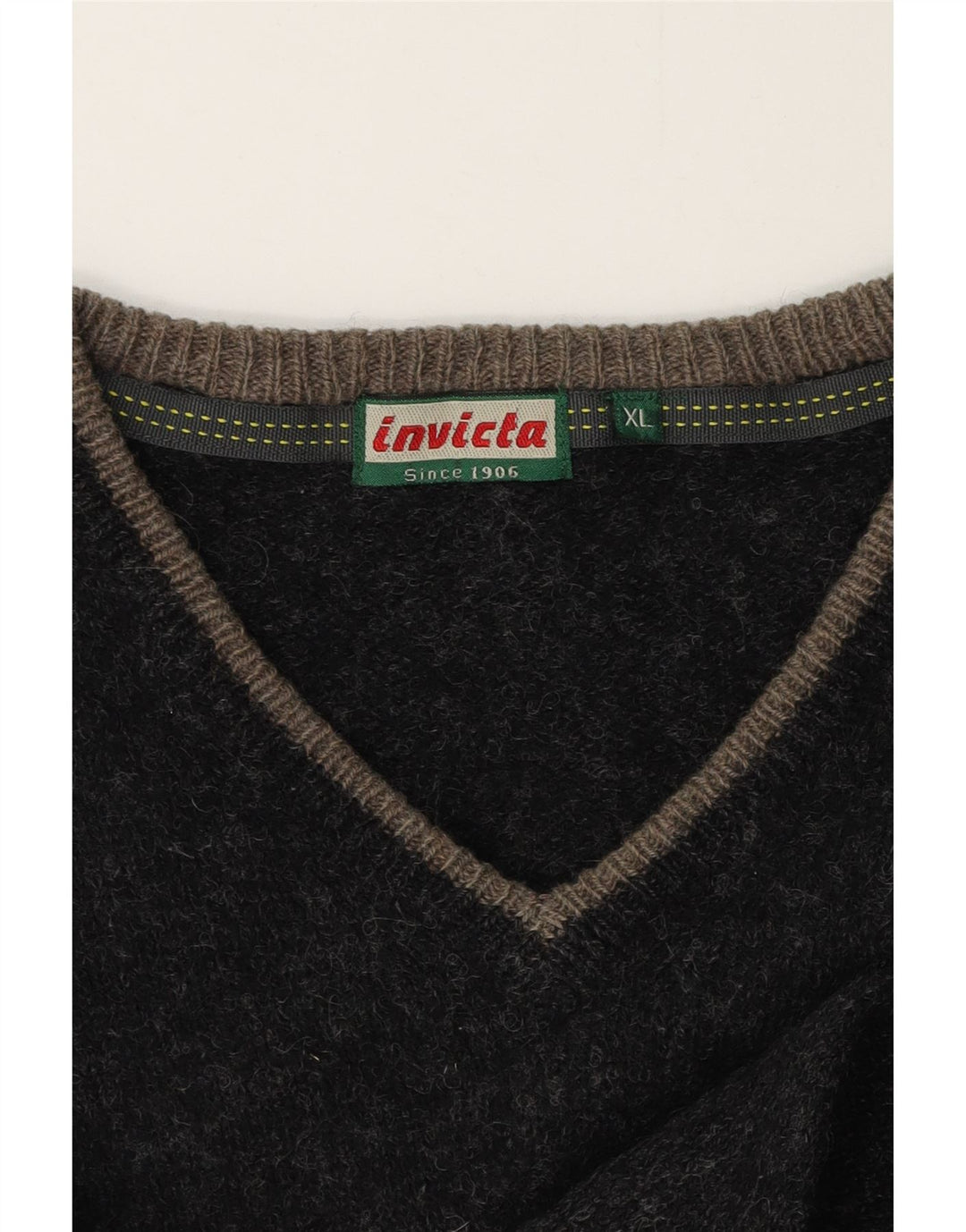 Sweter damski Invicta z dekoltem w kształcie litery V, UK 18 XL, czarny