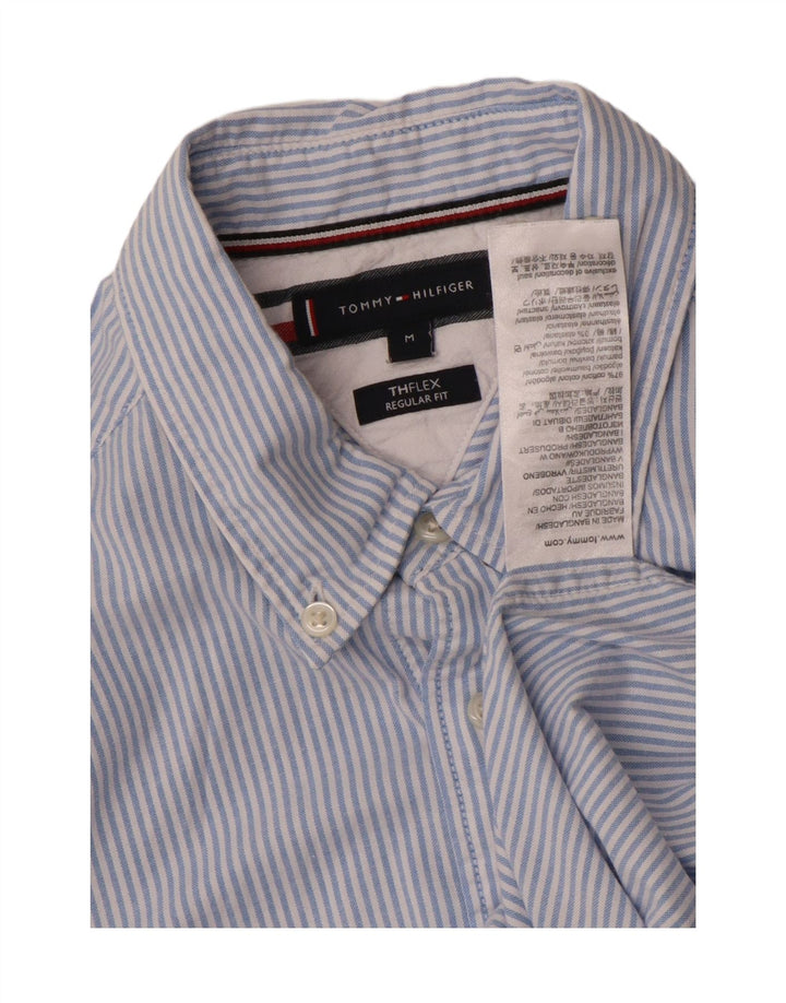 Męska koszula o regularnym kroju TOMMY HILFIGER w średnie niebieskie prążki, bawełniana