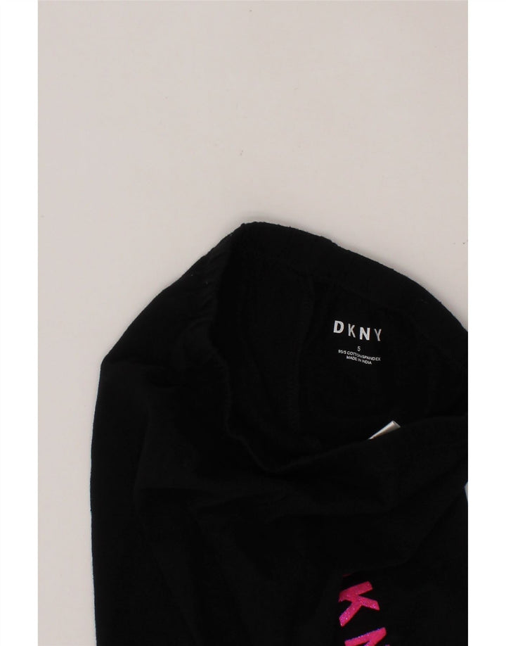 Spodenki sportowe DKNY dziewczęce z grafiką, 4-5 lat, czarne, bawełniane