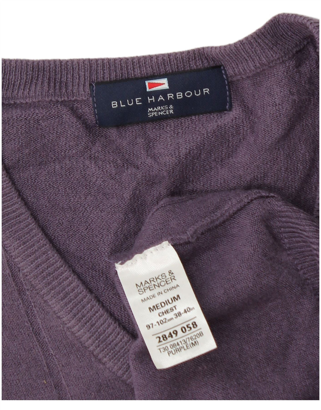 Męski sweter Marks & Spencer Blue Harbor z dekoltem w kształcie litery V, średni fiolet