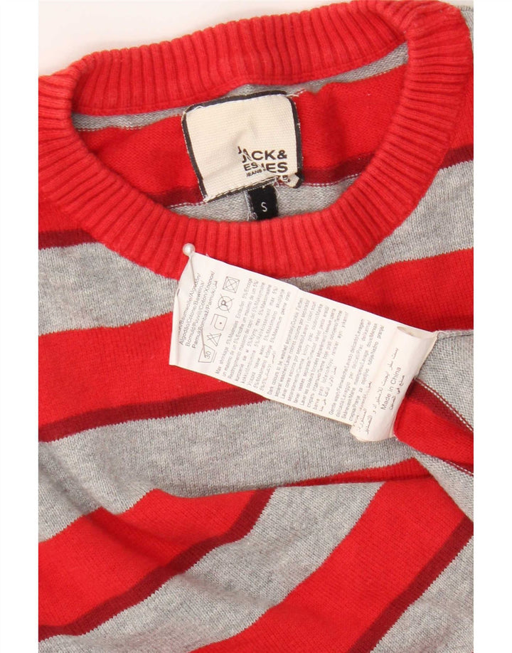 Męski sweter Jack & Jones o regularnym kroju z okrągłym dekoltem, w małe czerwone paski