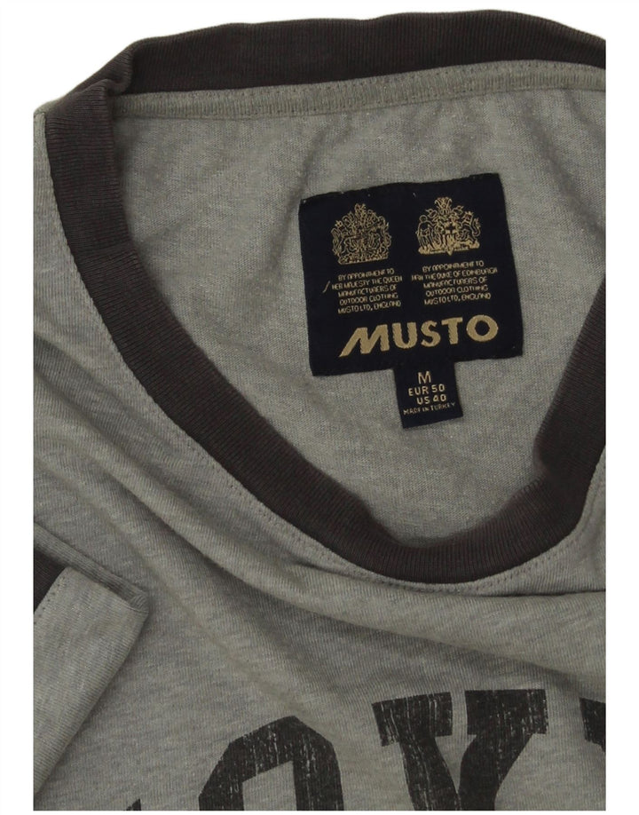 Męski T-shirt z grafiką MUSTO, średni szary, nakrapiany