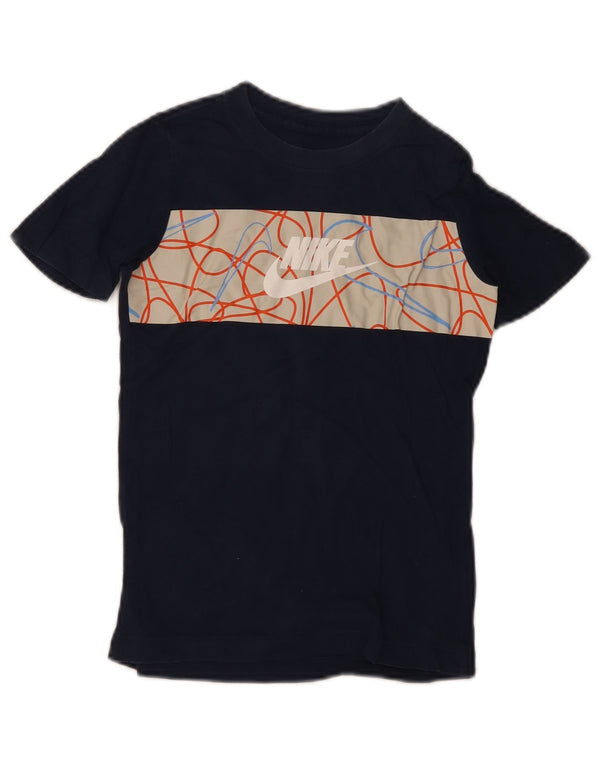 Chłopięcy T-shirt z grafiką Nike, 6-7 lat XS, granatowy, blok kolorów