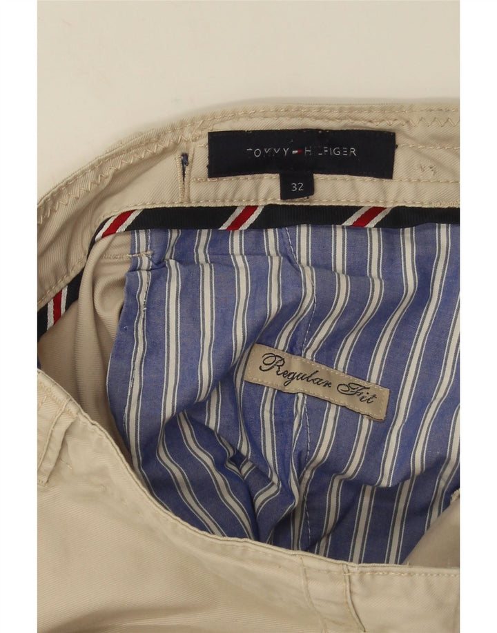 Męskie spodenki chino o regularnym kroju Tommy Hilfiger W32 średni beż