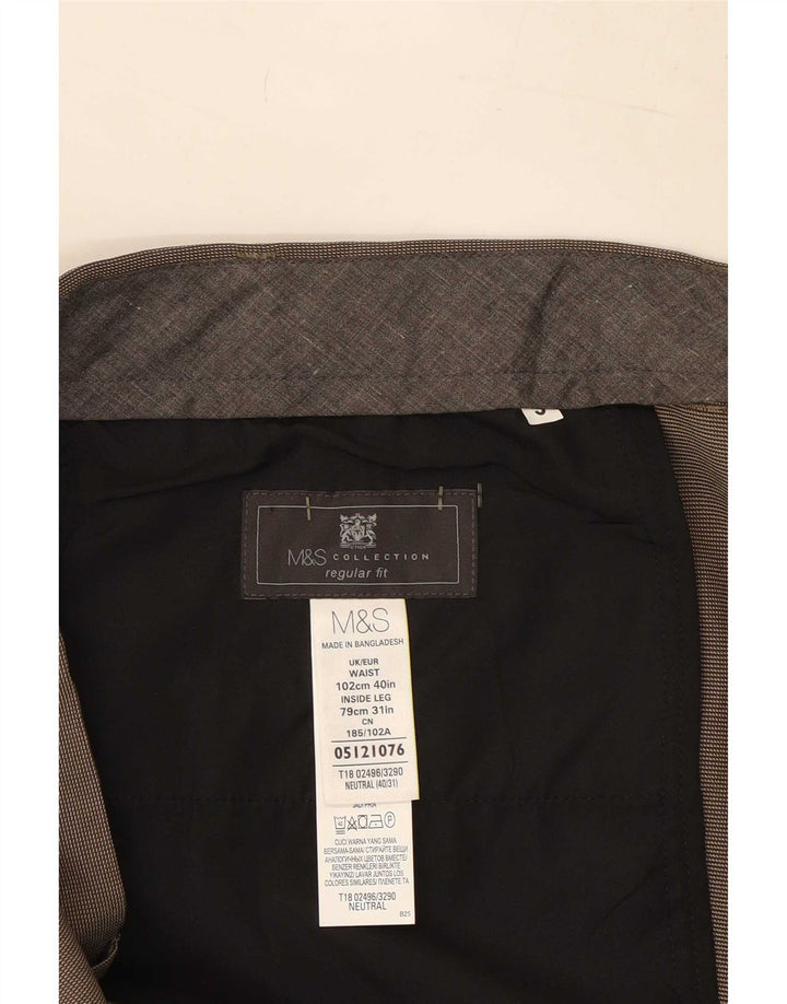 Męskie spodnie garniturowe Marks & Spencer o regularnym kroju W40 L31, brązowy poliester